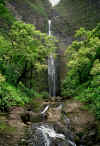 Hanakapiai-waterfall.jpg (252679 bytes)